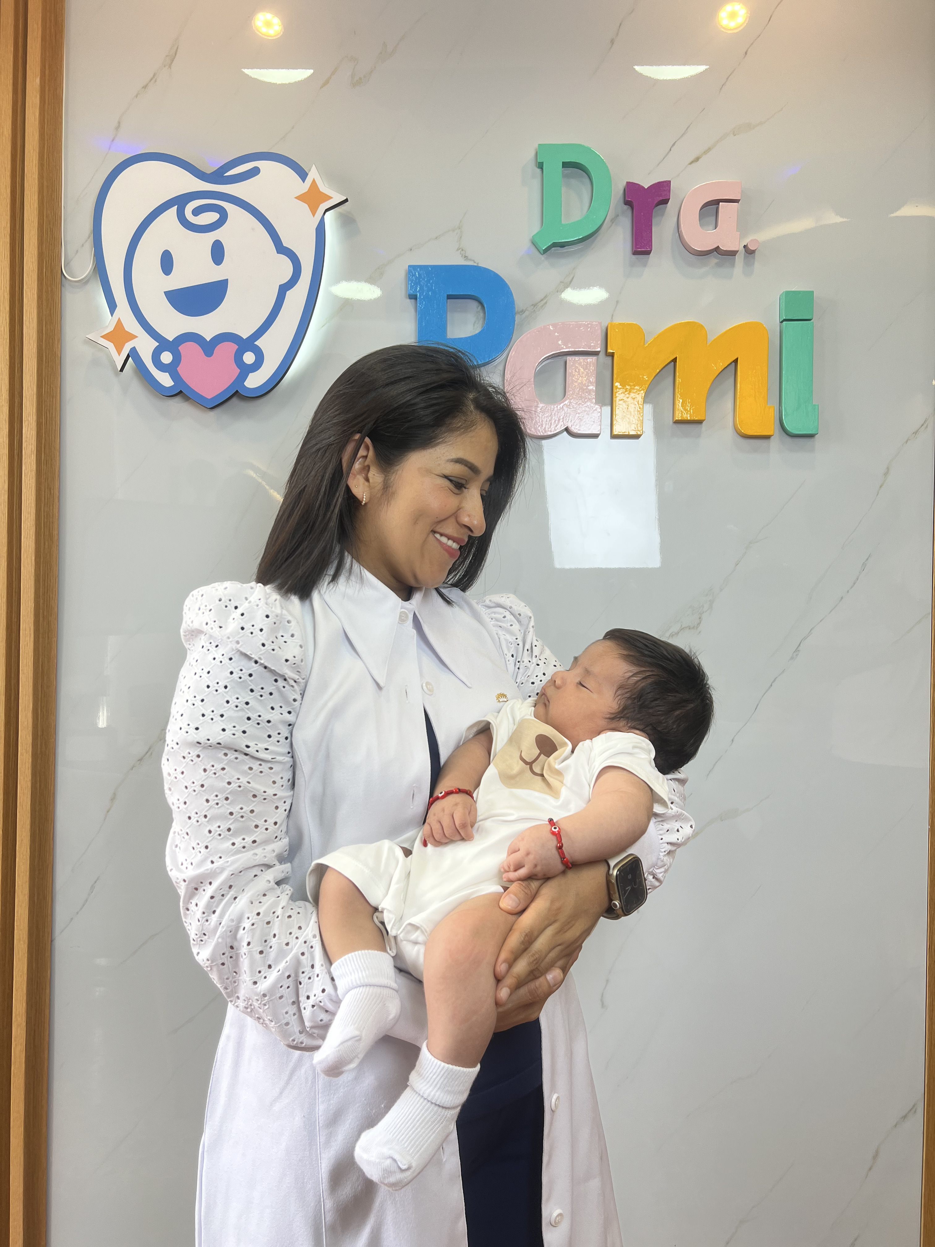 Dra. Pami - Especialista en Odontopediatría